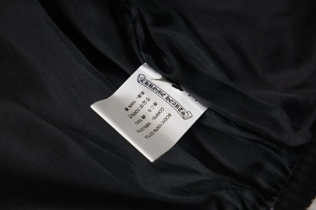 P380 model number Y613 Chrome Hearts Fw25 Chrome Hearts Horseshoe Fighting Rooster Cross Baseball Jacket, same style for men and women, hot new product, original customized woolen fabric with a little thickness, early spring weather is still very good on the upper body, imported spliced pu leather sleeves, original molding and fine leather material, super heavy engineering design on the chest and back, exclusive custom cross metal decoration, customized loose fit, very handsome for both men and women, all details respect the original Mold customization of distressed cross snaps with incomparable distressed texture SIZE:M-XXL